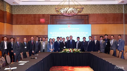 Top leader calls for greater contribution from Vietnamese experts in Canada